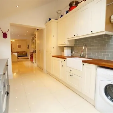 3 Bed Home Near Cathedral Lincoln Exterior photo