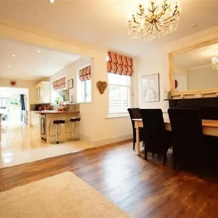3 Bed Home Near Cathedral Lincoln Exterior photo