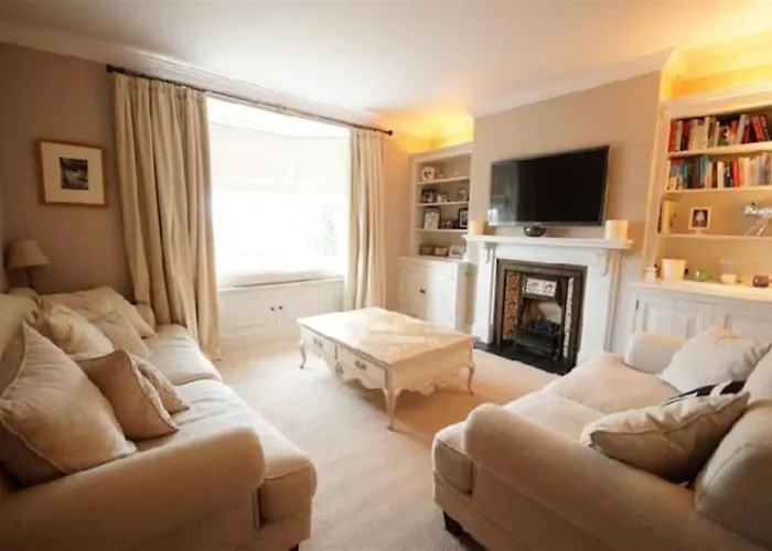 3 Bed Home Near Cathedral
