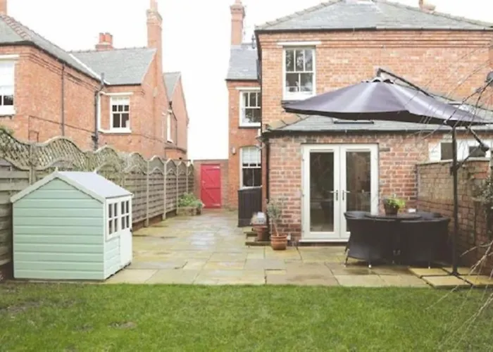 3 Bed Home Near Cathedral