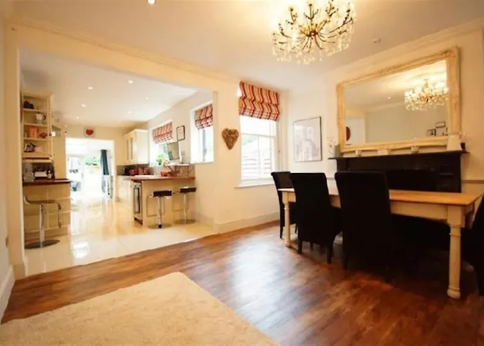 3 Bed Home Near Cathedral